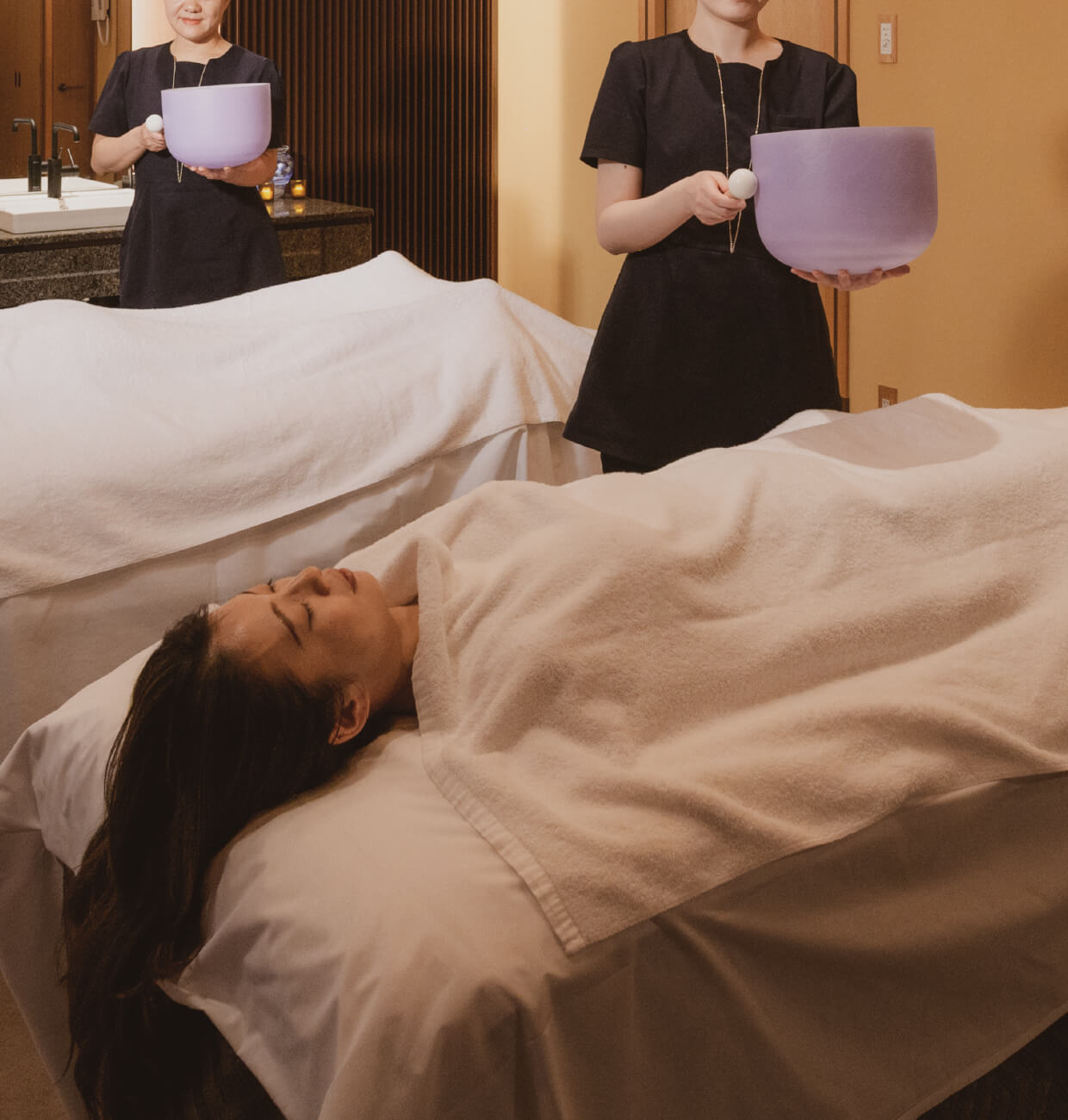 自律神経のバランスを整えるとともに、深い呼吸や瞑想状態へと導くブルークリスタルボウル