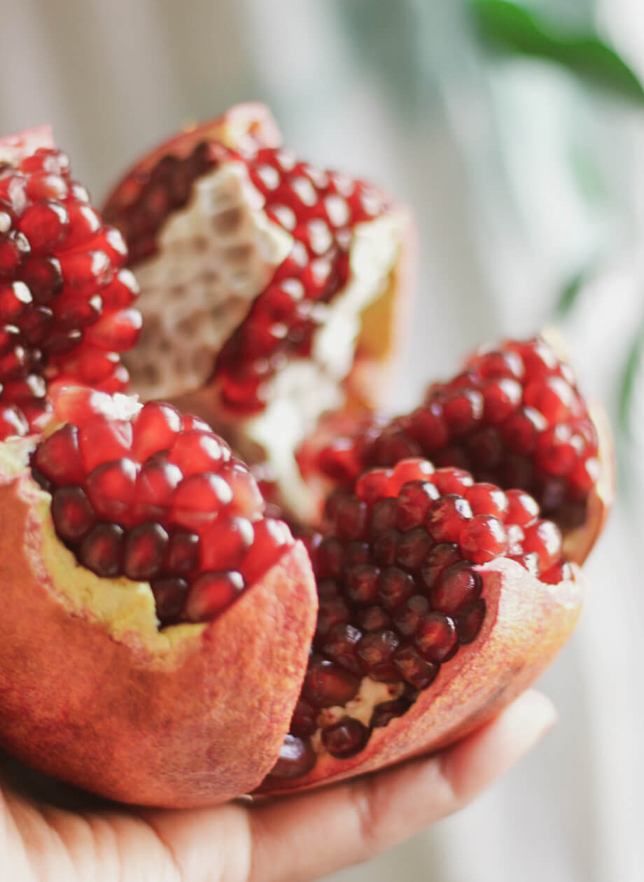 生命の果実とも呼ばれるざくろ